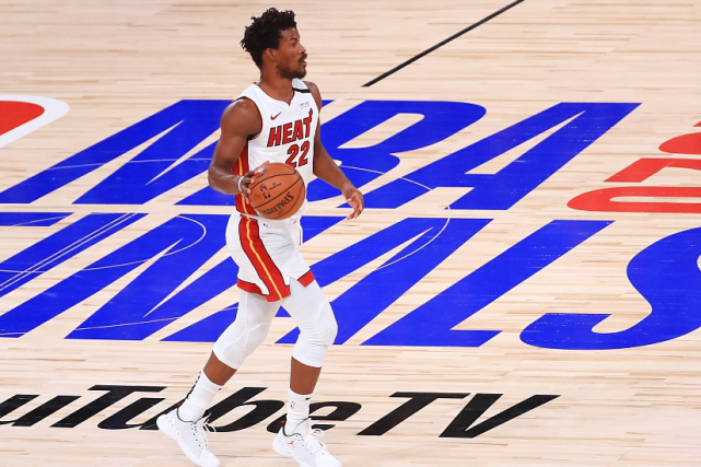 巴特勒在TES比赛中关键助攻里程碑夜北京国安单刀错失，网友：纽约尼克斯外线爆发备战西甲(巴特勒56分全场回放)